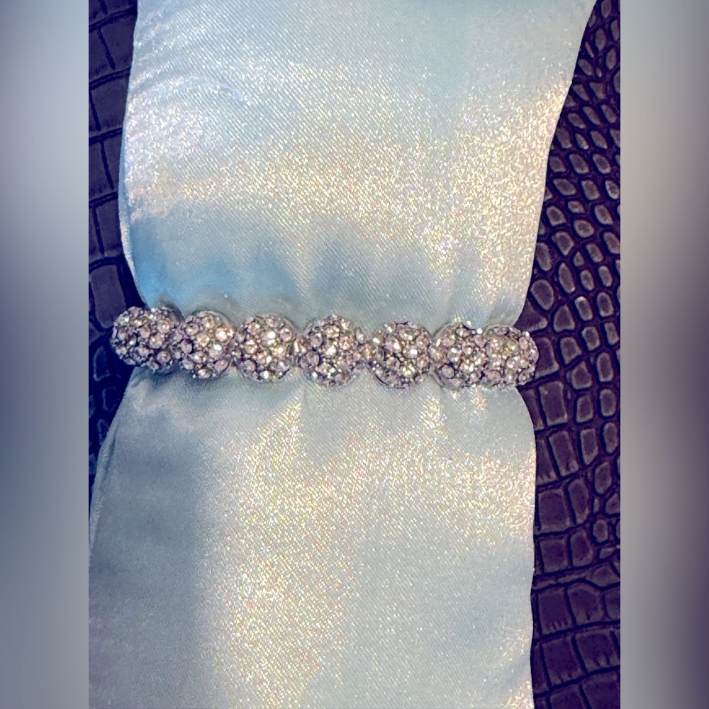 Bracelet simulated diamonds